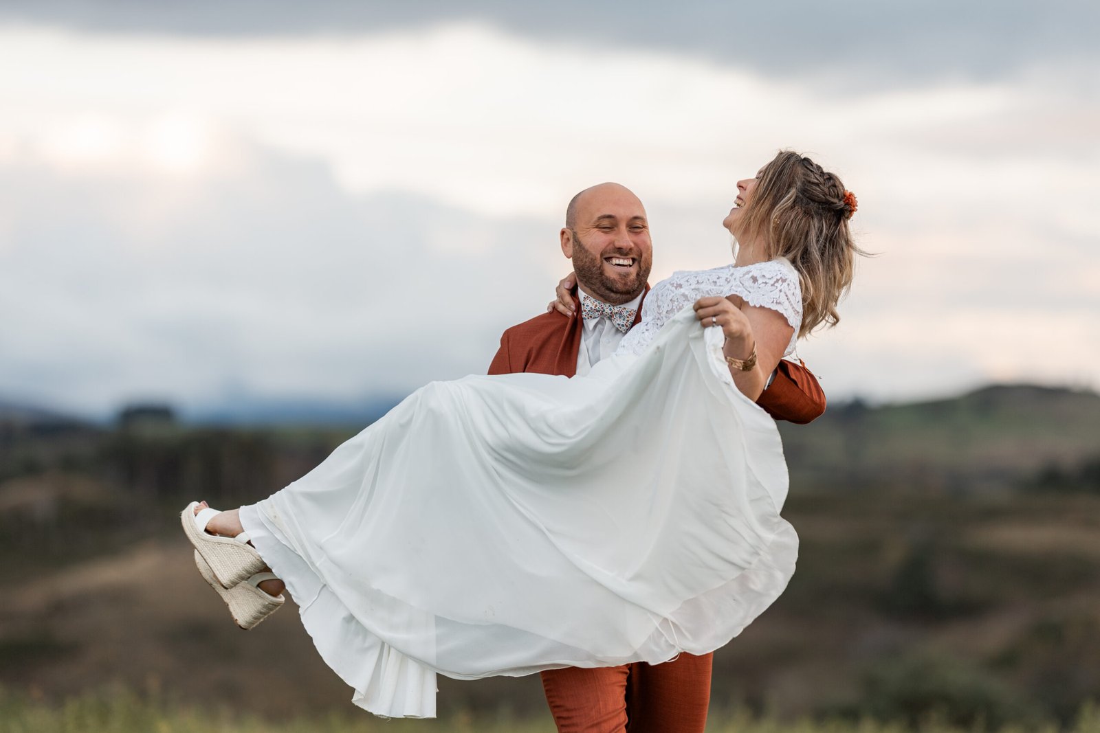 Madison Dubois, photographe de mariage en Auvergne et dans le Sancy, capture des émotions vraies pour raconter votre journée avec naturel.