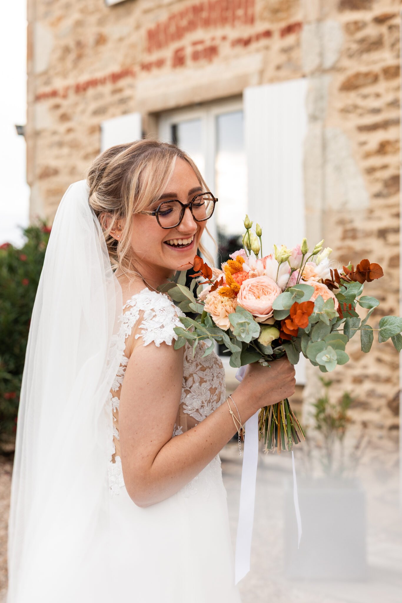 Madison Dubois, photographe de mariage en Auvergne et dans le Sancy, capture des émotions vraies pour raconter votre journée avec naturel.