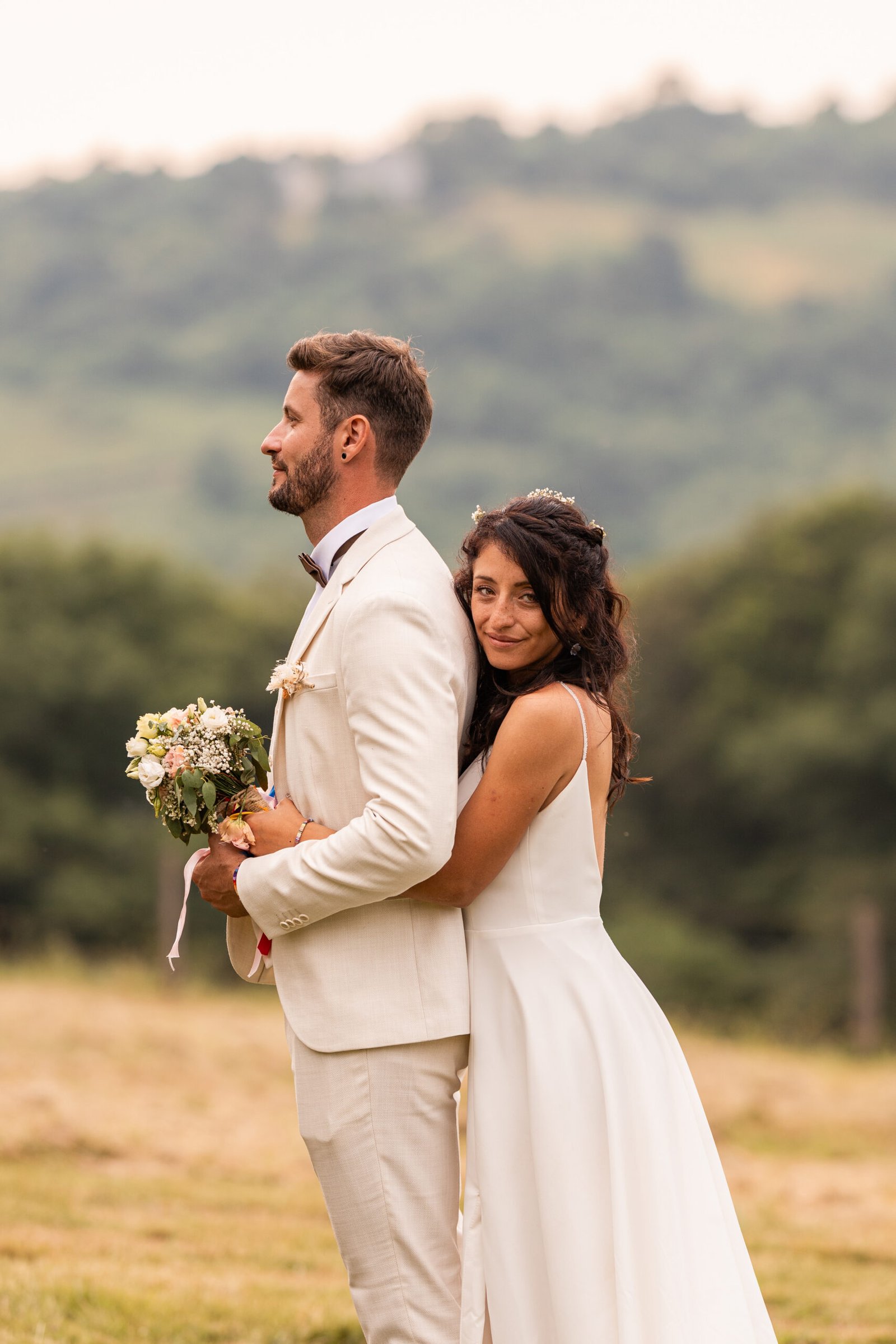 Madison Dubois, photographe de mariage en Auvergne et dans le Sancy, capture des émotions vraies pour raconter votre journée avec naturel.
